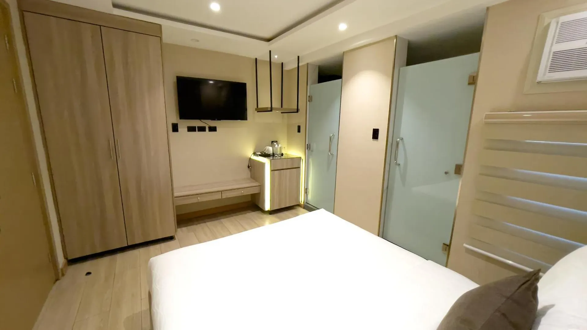 Belajandro Hotel Angeles City 4*,  菲律宾