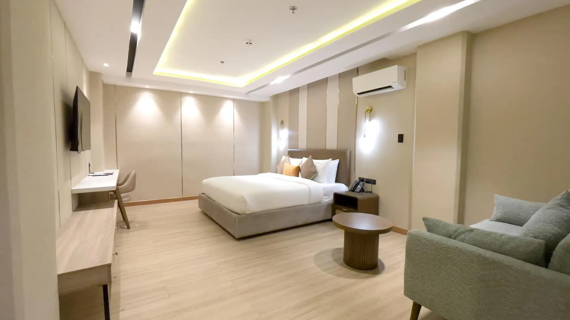Belajandro Hotel Angeles City 4*,
